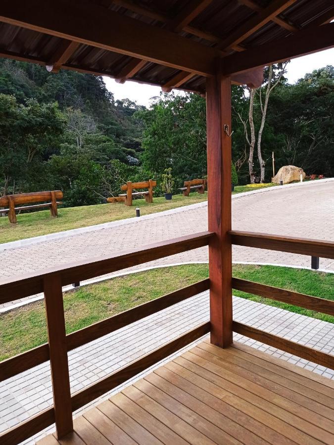 Recanto Da Ruína * Pedra Menina