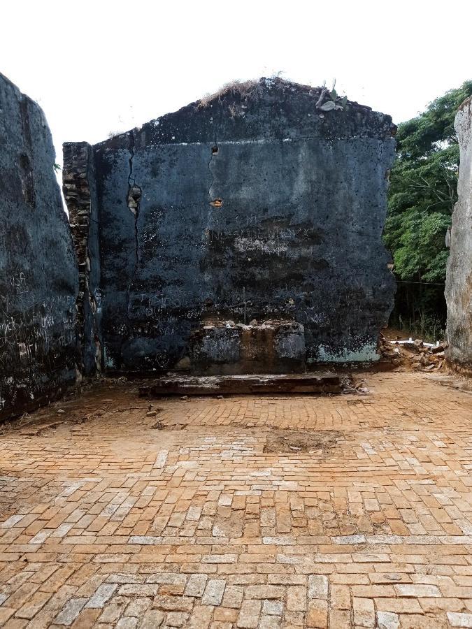 Recanto Da Ruína * Pedra Menina